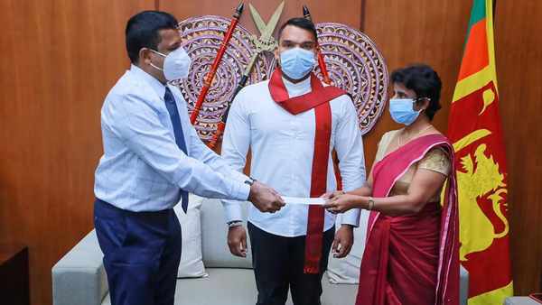 Mr. Nalin Herath Donates Rs 7.5 Million To Base Hospital – Tangalle
